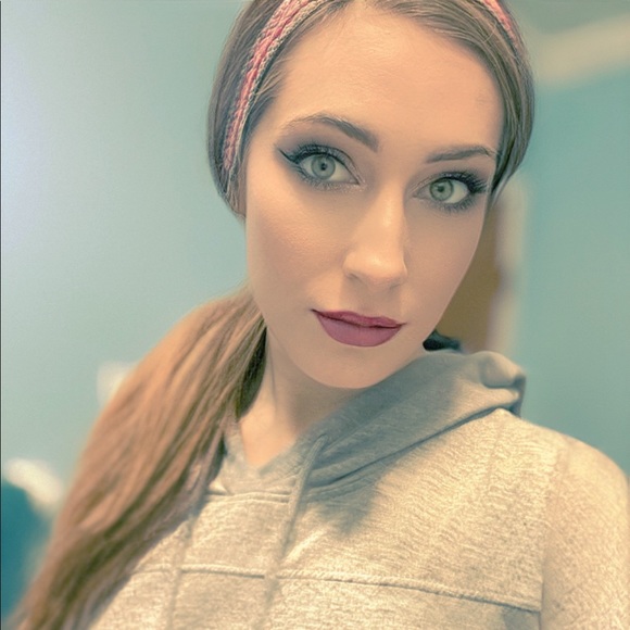 Meet your Posher, Kayla - Picture 3 of 12